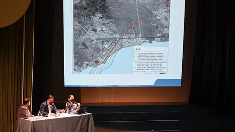 Reunión para informar a los vecinos sobre el Plan de Aislamiento Acústico de las viviendas.