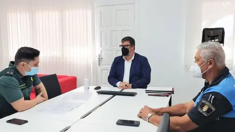 foto reunión ALCALDE SB, POLICÍA Y GUARDIA CIVIL SB 1