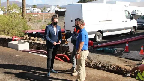 Óscar Noda en visita a obras del mes de enero en Yaiza