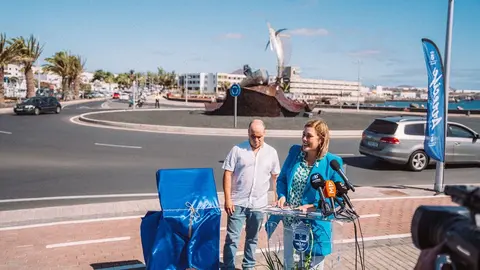Astrid Pérez durante la presentación de la escultura “Pescador con marlín”