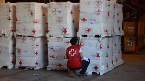 Material destinado a Ucrania de Cruz Roja.