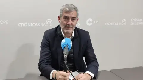 Fernando Clavijo en el estudio de Crónicas Radio - Cadena Cope.