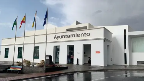 Fachada del ayuntamiento de Tías.
