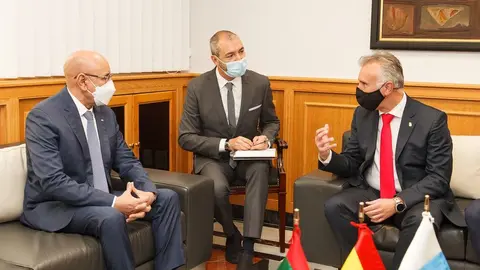 Ángel Vïctor Torres, presidente del Gobierno de Canarias, con su homólogo de la República Islámica Árabe de Mauritania, Mohamed Ould Ghazouani.
