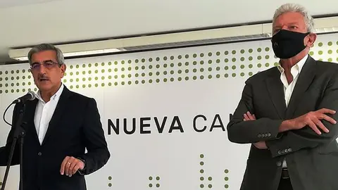 Román Rodríguez y Pedro Quevedo en una rueda de prensa.