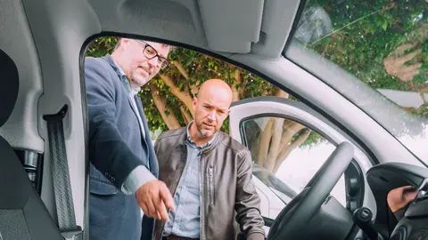 Raúl de León con Isidro Pérez en una presentación de vehículos que hicieron la pasada semana.