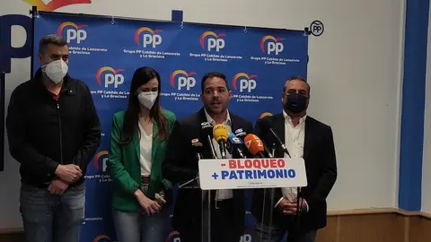 Jacobo Medina en la rueda de prensa de los consejeros del Partido Popular en el Cabildo.