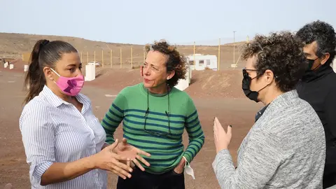 Las consejeras Myriam Barros y Elena Solís, en una visita al Área de Acampada de Papagayo.
