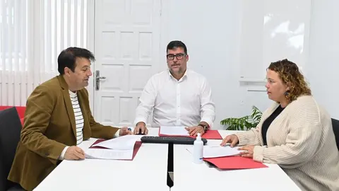 FOTO ALCALDE, CONCEJAL HACIENDA Y CONCEJALA DE URBANISMO