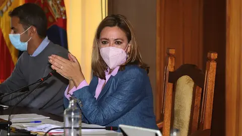 María Dolores Corujo durante el pleno de este viernes.