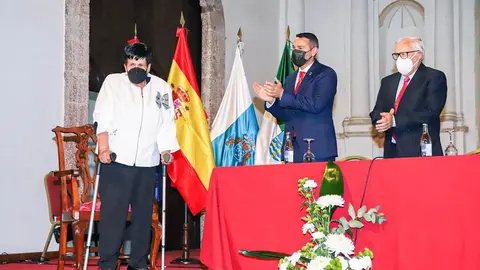 El alcalde de Teguise hizo entrega de la distinción a Margarona