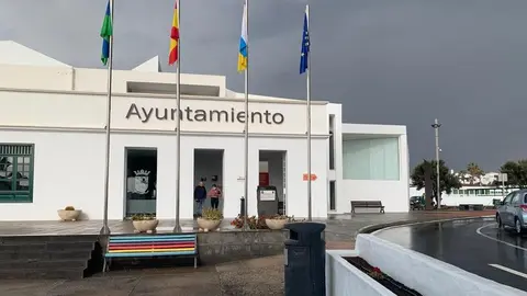 Imagen de la fachada del Ayuntamiento de Tías.
