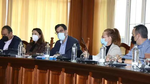Imagen de los consejeros socialistas durante el pleno del viernes, entre ellos Isabel Martín.