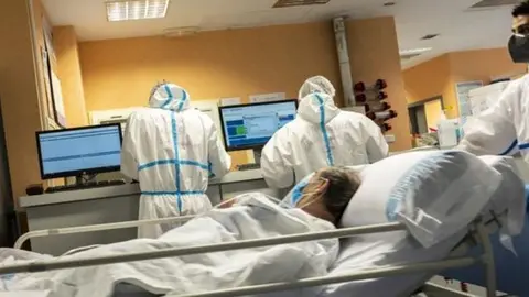 Imagen de archivo de un hospital donde se trata a un enfermo de coronavirus.