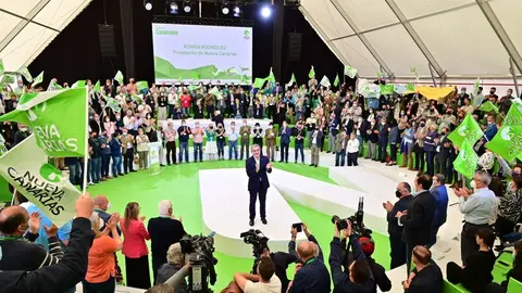Román Rodríguez recibiendo el aplauso de los compromisarios del congreso