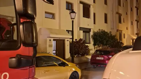 Edificio en el que se produjo el incendio este domingo de madrugada