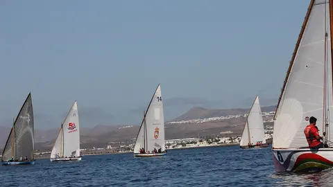Diferentes embarcaciones participando en la Regata Apertura 8,55 metros.