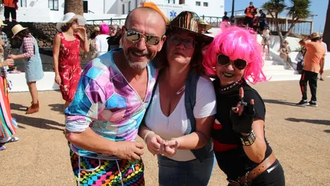 Asistentes al carnaval de día de Las Breñas disfrazados disfrutando de las diferentes actuaciones.