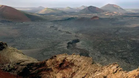 Imagen de archivo de volcanes en Lanzarote.