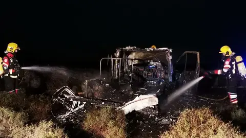 Momento de la actuación de los bomberos