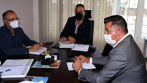 Reunión de Andrés Stinga con Taishet Fuentes Gutiérrez, director general de Ganadería del Gobierno de Canarias.