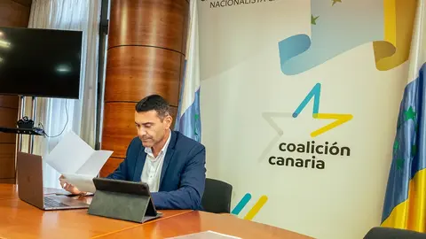 Oswaldo Betancort en el Parlamento autonómico.