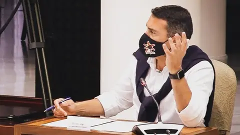 Oswaldo Betancort en la comisión de PARCAN.