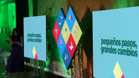 La periodista Yara de León durante el acto de presentación de la nueva marca turística de Puerto del Carmen.