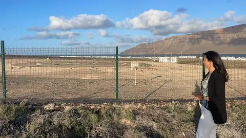 La concejal Nieves Arrocha en la zona del helipuerto de la Octava Isla