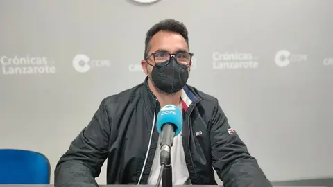 Echedey Eugenio en el estudio de Crónicas Radio - Cadena Cope.