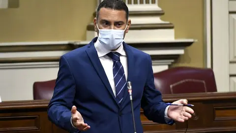 Oswaldo Betancort en el Parlamento de Canarias.
