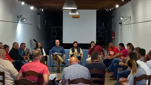 Encuentro entre los clubes de lucha y los representantes de Coalición Canaria.