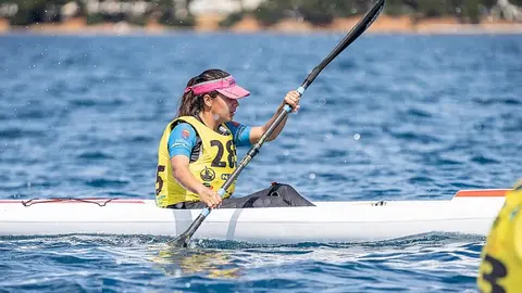 Imagen de una componente del club Los Marlines durante el desarrollo de una prueba.