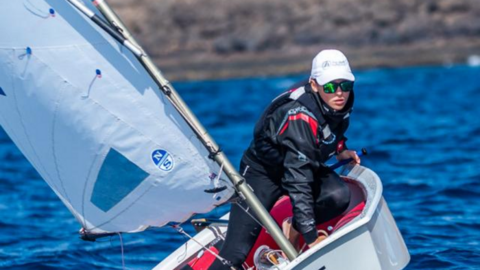 Gabriela Cañibano Salvago durante la regata de la categoría sub 16 femenina.