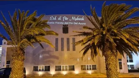 Imagen de la fachada del Cabildo iluminada el pasado 1 de mayo.