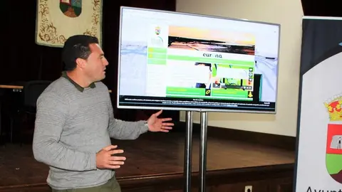 Óscar Noda, en una jornada informativa sobre Línea Verde (1)