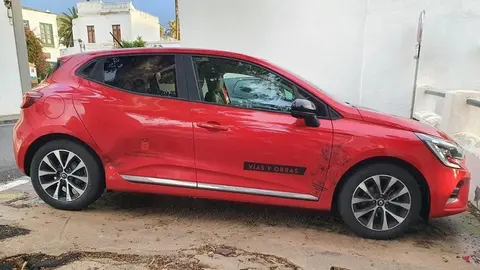 Imagen de uno de los vehículos que denuncia el PSOE.