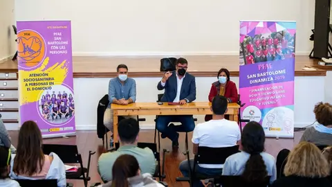 Isidro Pérez y Alma González en el acto de inició de la actividad.