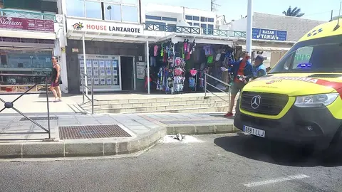 Imagen de una base de señal rota en Puerto del Carmen.