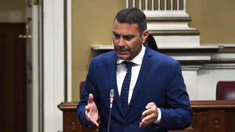 Oswaldo Betancort este martes durante su intervención en el Parlamento.
