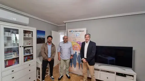 Fernando Clavijo, David Toledo y José Jerez en el piso de Pequeño Valiente en Madrid.