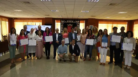 Marcos Bergaz junto a los  22 representantes de establecimientos y servicios turísticos