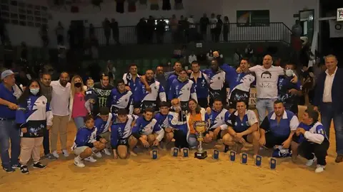 La presidenta del Cabildo con el Tinajo