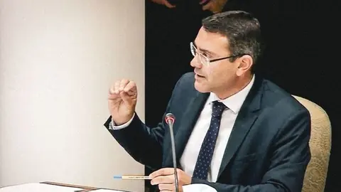 Oswaldo Betancort en una comisión parlamentaria.