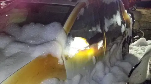 Coche incendiado este martes en Arrecife.