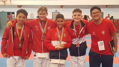 Representantes del club de karate Poliarrecife en el Campeonato de Canarias de primavera.