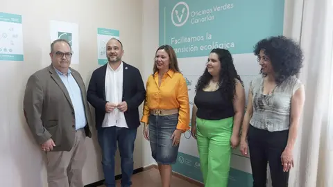 José Antonio Valbuena junto a María Dolores Corujo en la presentación de la sede de Oficinas Verdes en Lanzarote.