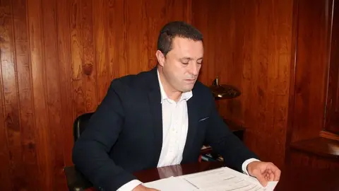 Óscar Noda en su despacho de Yaiza.