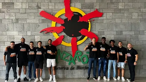 Componentes del Aloe Plus Lanzarote Conejeros desplazados a Los Llanos de Aridane.