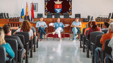 Reunión vecicnos camino Güime